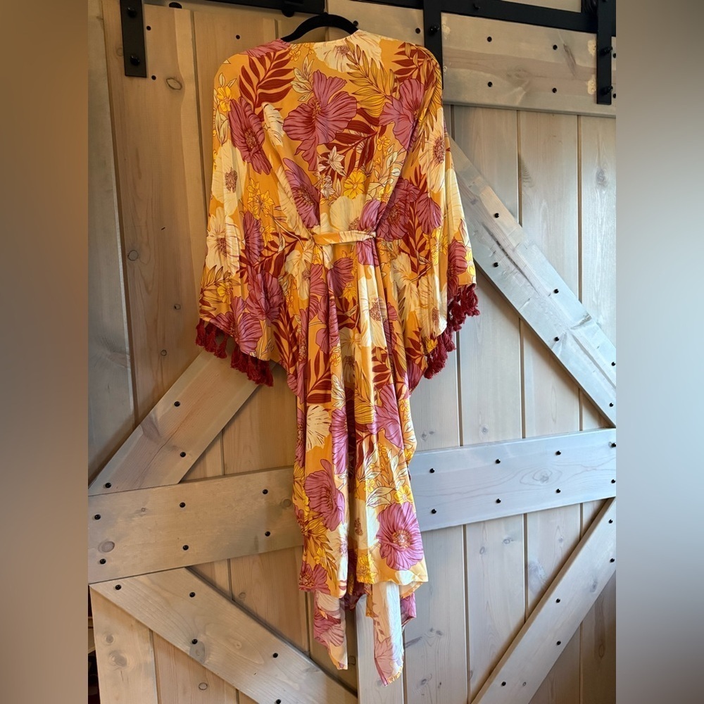 NWT Dress Forum Floral Kimono with Tassels - Picture 7 of 8
